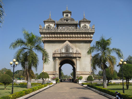 Das Anousavari (Denkmal), dass sogenannte Siegestor von Vientiane.