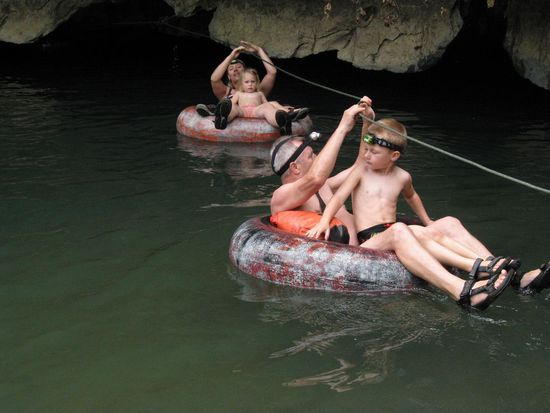 Eingang zur Wasserhoehle...