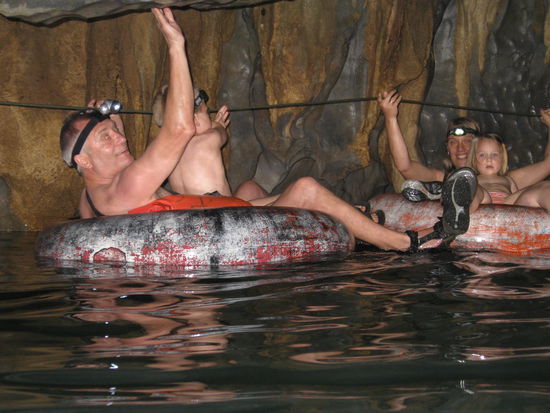 ... hat maechtig Spass gemacht, nur unsere Lynn hatte vor den Wassergeistern etwas Angst.