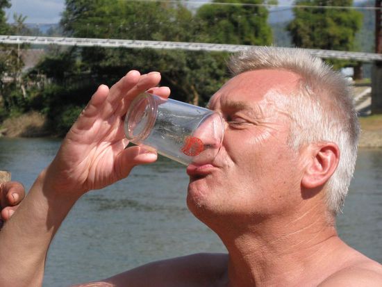 nun wirds haerter... free LAO LAO (Schnaps)