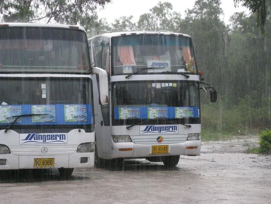 Warten auf die weiterfahrt nach Ko Lanta. Es pisste wie aus Eimern... und wir wollten doch eigentlich in die Sonne!