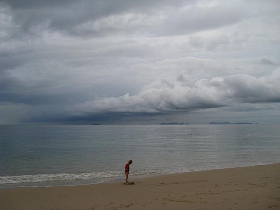 grau, grau, grau, bewoelkt und Regen....