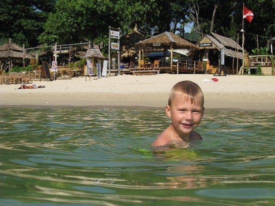 Liam machte seine erste Schwimmversuche. Mal sehen ob das nach dem Urlaub klappt.
