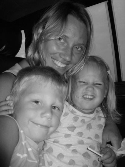 Nicole, Liam und Lynn auf der Fahrt nach Phnom Penh.