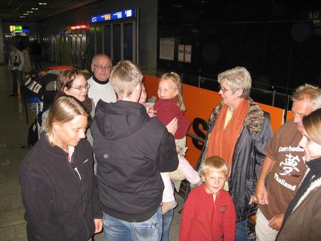 Unsere Verwandten überraschten uns am Airport Frankfurt.