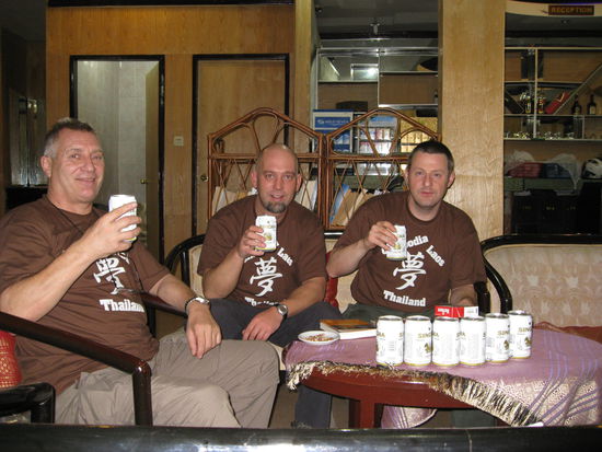 Zur Begruessung und offiziellem Start... das gute SINGHA BEER!!
good night!!!!!!!!