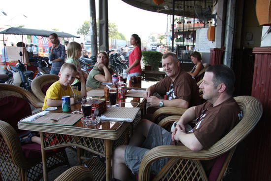 Zuerst einmal was anstaendiges essen.