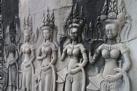 Wunderschoene noch gut erhaltene Reliefsarbeiten.