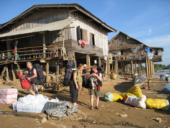 Dorf Nakasang, Bootanlegestelle