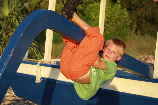 Liam immer beim klettern.....