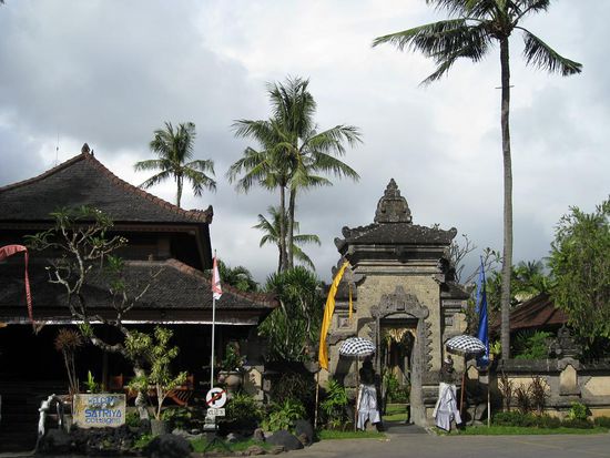 .... irgendein Resort in Kuta....