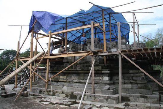 ...hier wird fleissig gearbeitet.... es wird Jahrzehnte dauern bis die Arbeiten fertig sind.