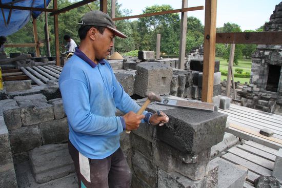 ....Oberflaeche aufrauen..... nix mit Hilti oder Duss.....