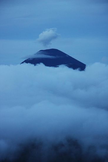 Schnaufender und schmauchender "Mount Bromo"