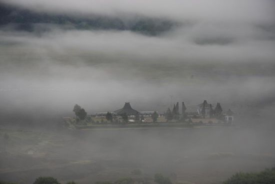 Hindutempel am Fusse des Mount Bromo