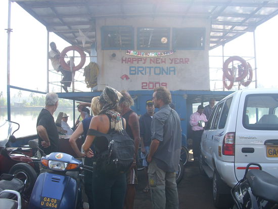 auf der Faehre bei einer Scootertour