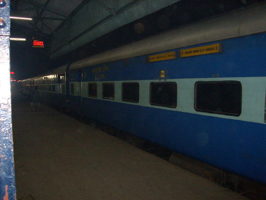 unser Zug von Mumbai nach Goa