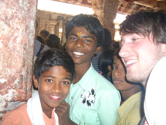 rechts das ist Tobi, haben wir im zug nach Hampi kennengelernt