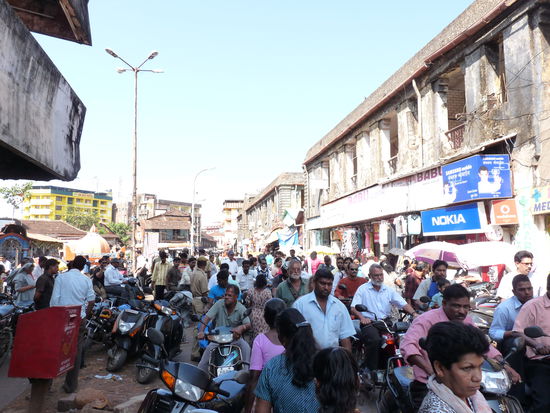 Shoppingmeile kurz vor Weihnachten