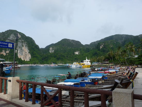 der Hafen von Ko Phi Phi Don