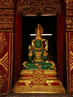 Wat Chedi Luang, Smaragdbuddha Replik