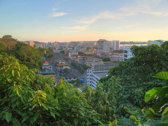 Kota Kunabalu ist auch von oben keine Schönheit