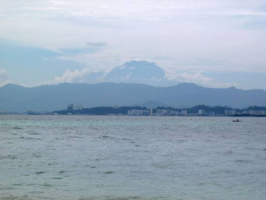 Der Gunung Kinabalu in Sichtweite