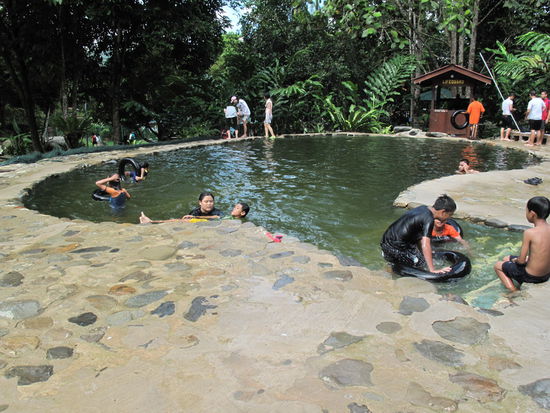 Die Rockpools am Eingang der Hot Springs sind zu meiner Überraschung mit kalten Wasser gefüllt. Ein willkommene Abkühlung nach dem schweißtreibenden Canopy Walk