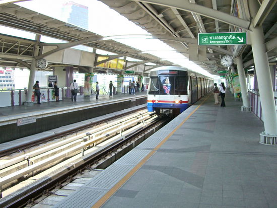 Ab in den kühlen Skytrain