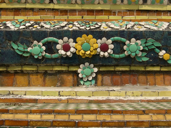 ...mit hübschen Porzellanornamenten