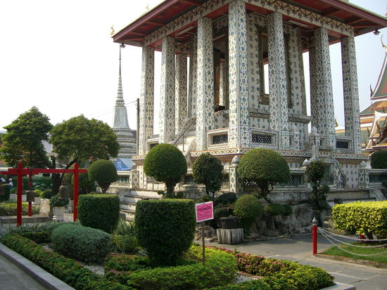 die steilen Stufen hoch und dann die Brieftasche zücken: Opfer-Monthorp