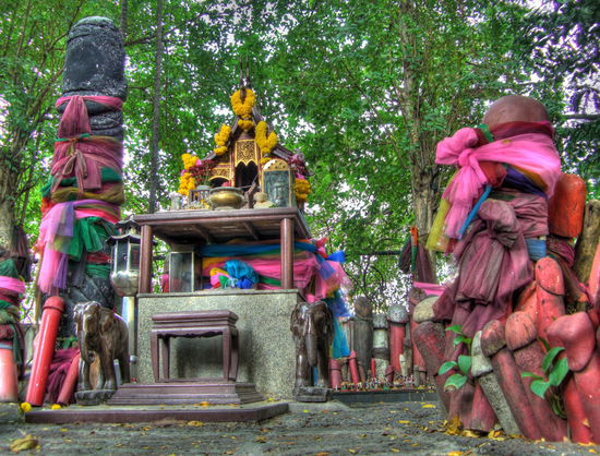 Der Phallus-Schrein der Göttin Tuptim