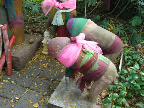 Penisse mit Schleifchen und Füsschen...