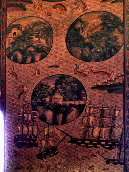 Die Wandmalerei stellt einen der vier großen Kontinente im Weltmeer dar. Mich verwunderten die westlichen Schifftypen auf der alten Darstellung. Bisher dachte ich, die Thais befuhren die Meere mit Daus und Dschunken