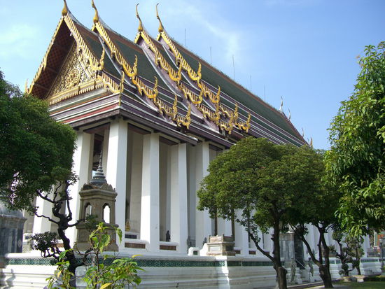 Ordinationshalle mit einem der Begrenzungssteine