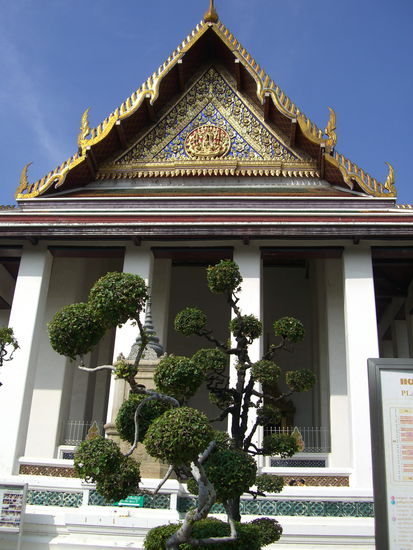 Eingang des Bot mit Giebelmosaik