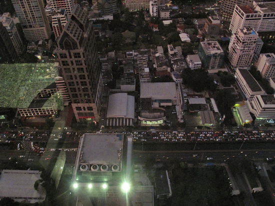 Verkehrschaos auf der Sathorn