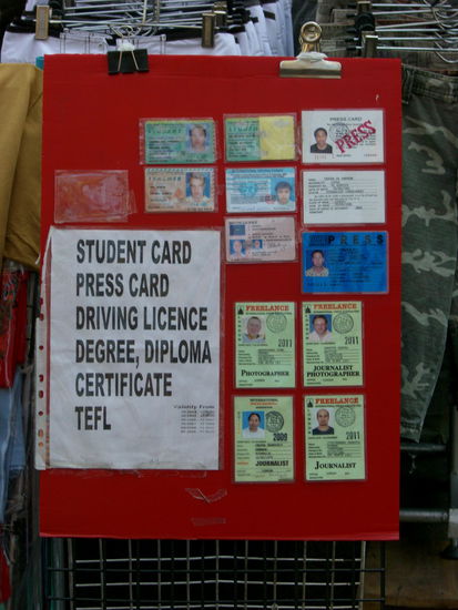 Gefälschte Ausweise und Führerschein (ohne Garantie)