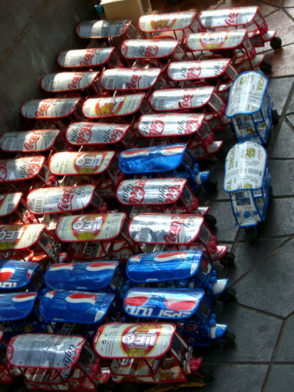 Tuk-Tukmodelle aus Coladosen