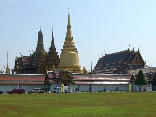 Der Wat Phra Kaeo hinter den Palastmauern