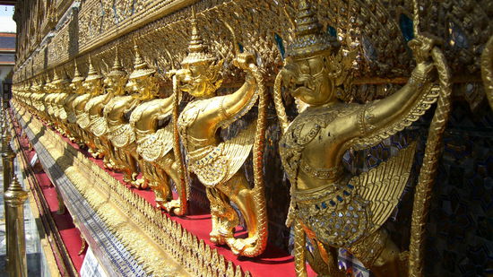 Gold-Yakshas bewachten den Bot