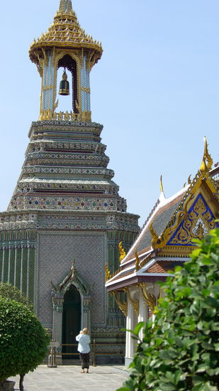 Der Glockenturm. Die Frau war nicht aus dem Bild zu kriegen. Dafür sorgt sie eine entsprechende Größenrelation