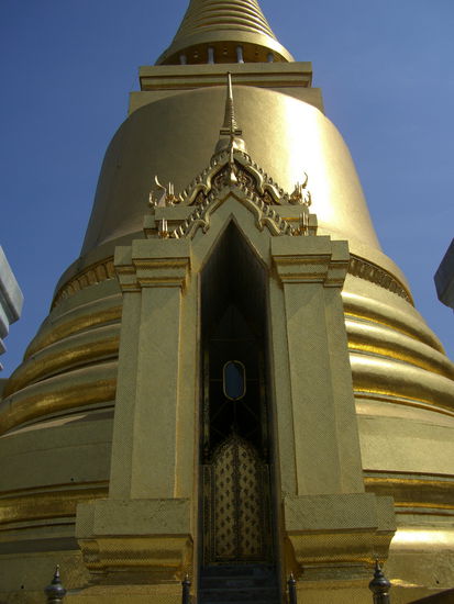 Der Chedi Phra Si Rattana war mit goldenen Mosaikplättchen bedeckt