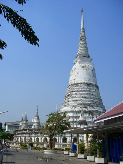Stupa in der Nachbarschaft des Wat Prayun