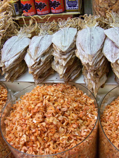 Alles getrocknet, aber mit herben Duft: Octopusse und undefenierbares Schalengetier