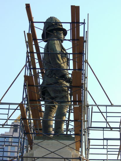 Die Statue des Rama VI. am Parkeingang