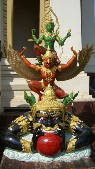 Bunte Yaksa-Wächter und...