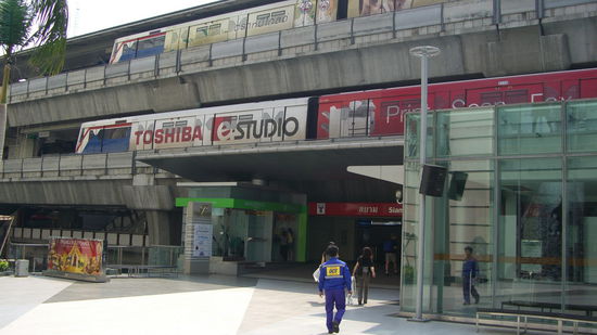 An der Skytrainstation Siam kreuzen sich die beiden Linien des BTS