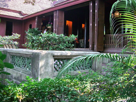 Terrasse zum Bootsanleger an der der Rückseite