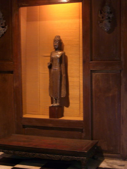 Buddha-Statue im nordthailändischem Lanastil